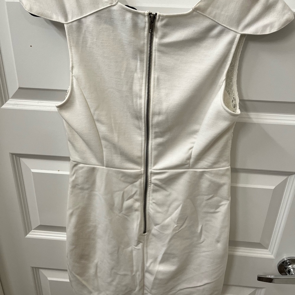 Sabo Skirt Cream Sheath Dress with Plunge Neckline and Cap Raglan Sleeves - Picture 4 of 4